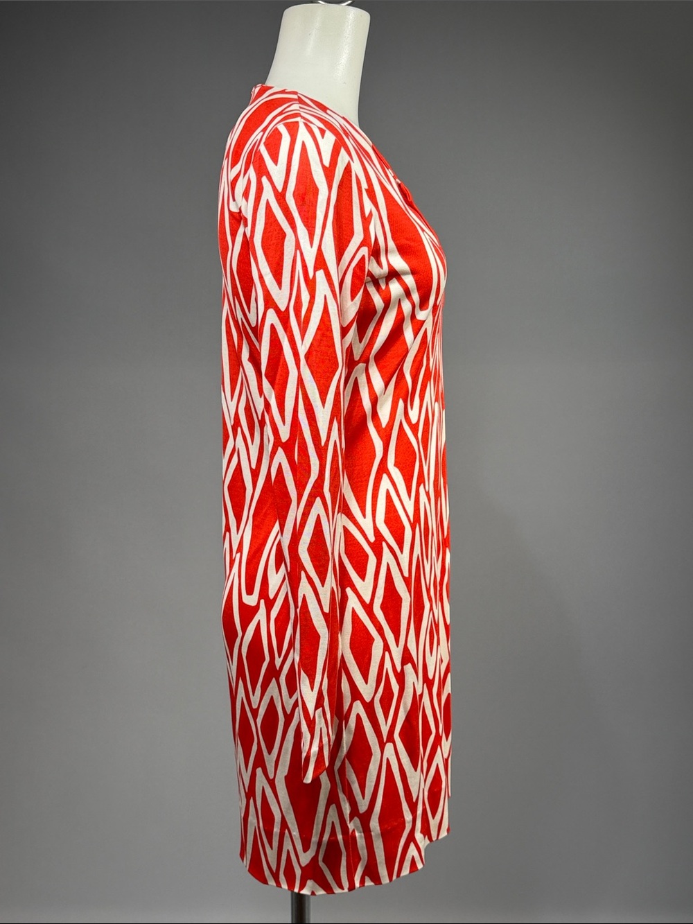 Diane Von Furstenberg Red and White Geometric V‑Neck Long Sleeve Dress (rack14) - Picture 4 of 10
